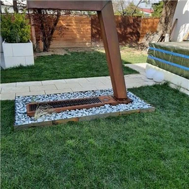 Tagahoovi purskkaevude värav