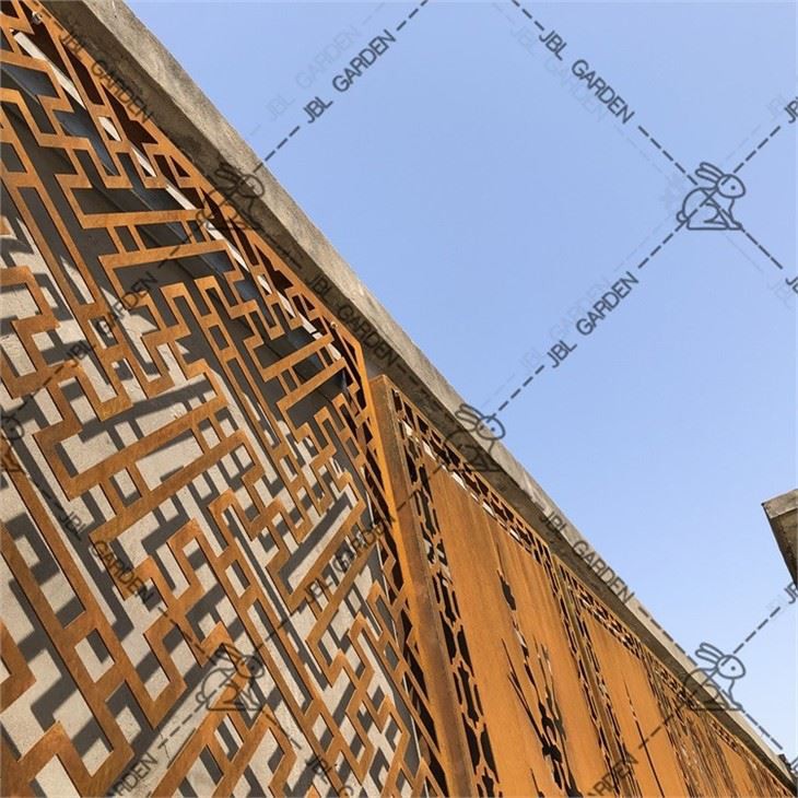 Välisruumijagaja koos alusega