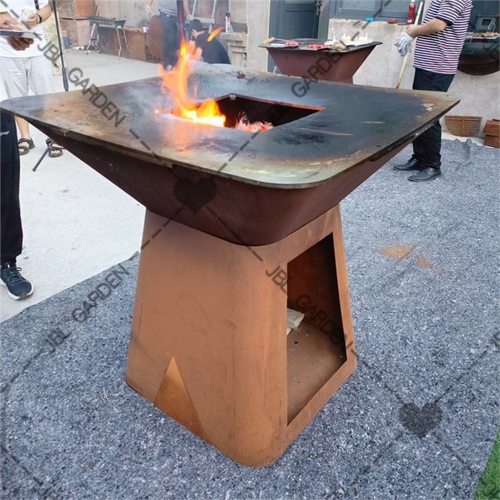 Metallist grilluksed