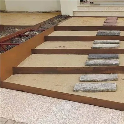 Maastiku dekoratiivne korgitud terasest serv